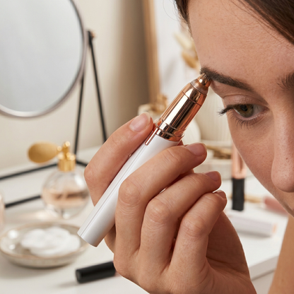 Smootha™ Precision Brow Trimmer